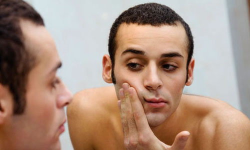 冬天男性该怎么防治长痘痘等皮肤问题