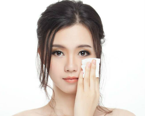做好肌肤护理远离痘痘困扰
