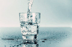 指甲盖有黑斑怎么回事