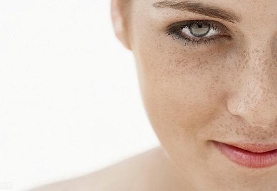脸上长斑的这3个年龄段你知道吗？如何区分脸上的斑？